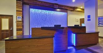 Fairfield Inn & Suites by Marriott Chattanooga - Chattanooga - Front desk