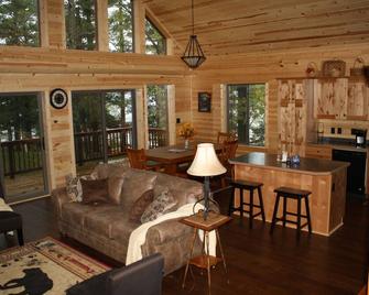 Beautiful Birchwood Lake Cabin; Awesome Fishing & Sunsets, plus game room! - Birchwood - Sala de estar