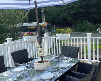 Cozy 3 bedroom House 25 min away from New York - Ridgefield - Balcony