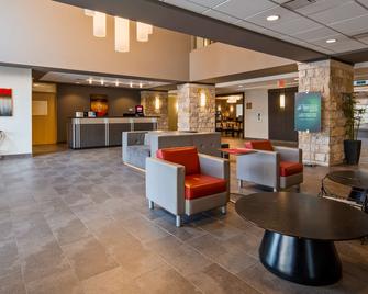 Best Western Plus Eastgate Inn & Suites - Regina - Lobby