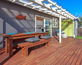 Our Kiwi Whanga Bach - Whangamata Holiday Home - 황거마타 - 파티오