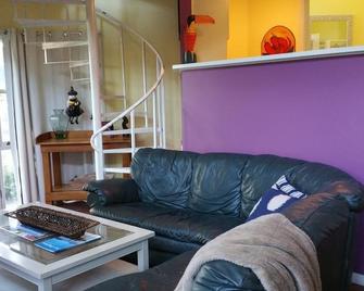 Casablanca Enchanted Cottage - Nelson Bay - Living room