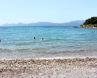 Apartments by the sea Sucuraj, Hvar - 6852 - Sucuraj