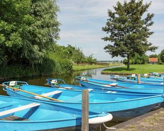 Comfortable chalet located 15 km from Alkmaar - Oost-Graftdijk - Piscina