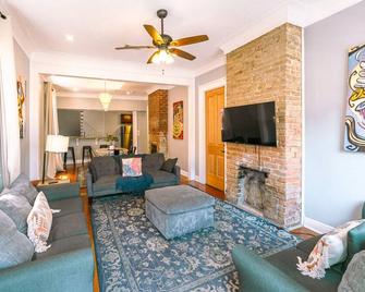 Historic home hosted by Historic Getaways, close to the French Quarter - New Orleans - Soggiorno