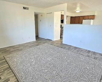 Soothing 3-bedroom house in charming mature neighborhood in Benson - Benson