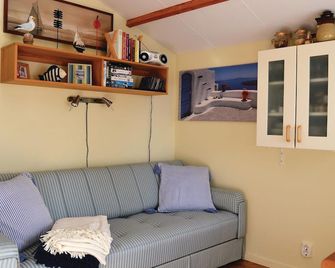 Pet Friendly Home In Saeroe With Wifi - Särö - Sala de estar