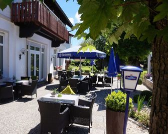 Flair Hotel Grüner Baum - Donaueschingen - Patio