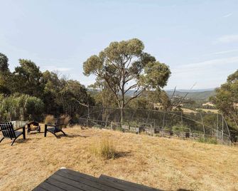 Bunjil by Tiny Away - Dixons Creek - Balcony