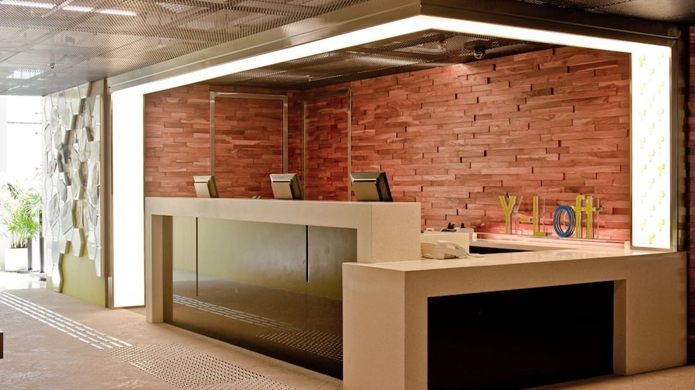 واي لوفت يوث سكوير