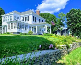 The Brewster Inn - Dexter - Building
