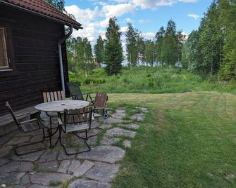 'Tomtebo' - Cosy lake view cabin in Gesunda, Mora - Mora - Patio