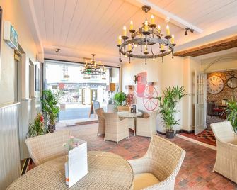 The George Hotel - Axminster - Lobby