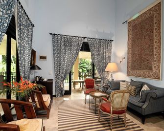 Kahanda Kanda - גאלה - סלון