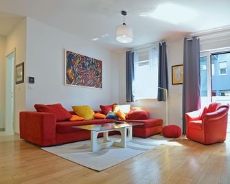 Aetherius Red - Zagreb - Wohnzimmer