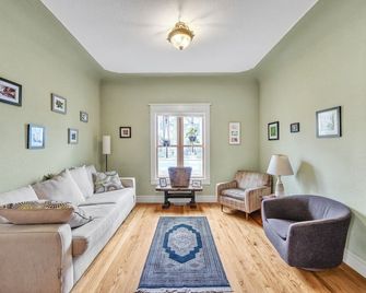 New! Stylish 2-Story Home - Perfect Denver Location - Denver - Sala de estar