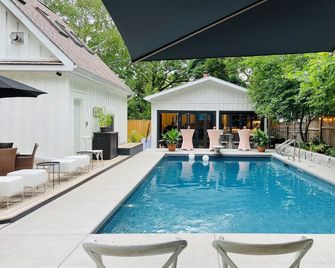 Charming, home-away-from home; minutes from Langdon Hall, Roseville Estate, 401 - Cambridge - Pool