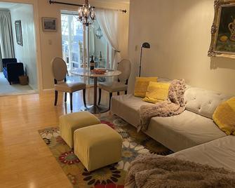 Noe Valley Garden Suite - San Francisco - Living room