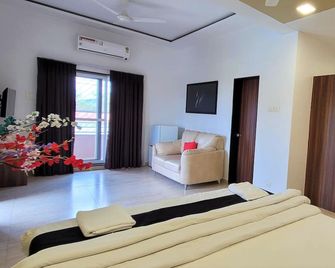 Hotel Om Inn - Talegaon Dābhāde
