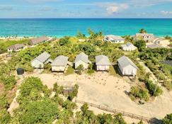 Cottages on most stunning pink sand beachfront property - North Palmetto Point - Strand