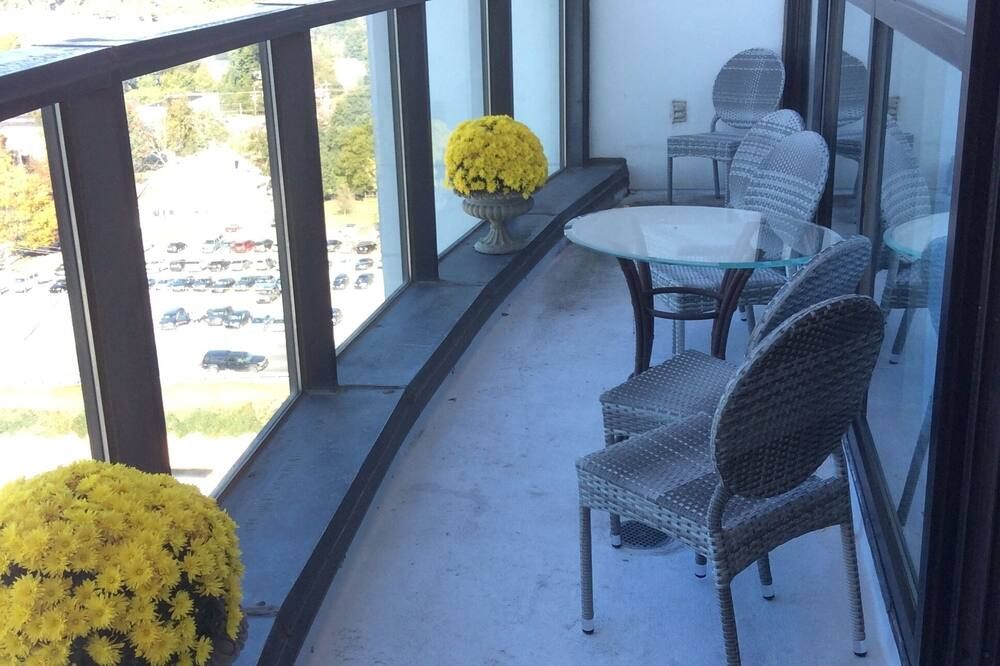 Balcony view of 3 Bd/3 Ba Conveniently Located Near Market & High Point University