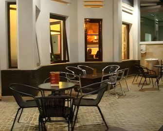Dpavilion Guest House & Resto - Malang - Restaurante