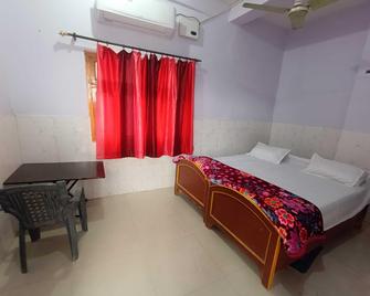OYO Home Raghav Homestay - Faizābād - Bedroom