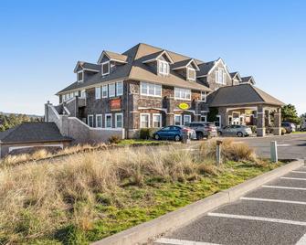 Charming A-Frame with Entertainment, Free WiFi - Easy Beach & Golf Access - Gearhart - Edificio
