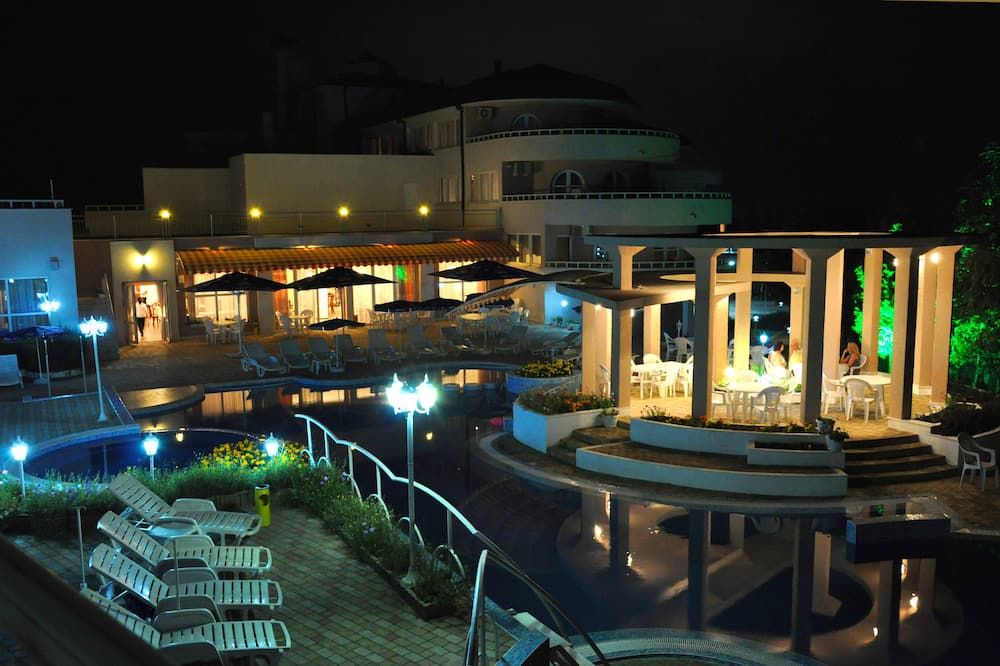 Park hotel Bellevue - גולדן סאנדס - בריכה