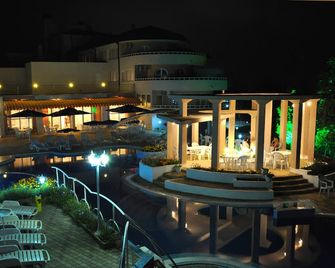 Park hotel Bellevue - גולדן סאנדס - בריכה
