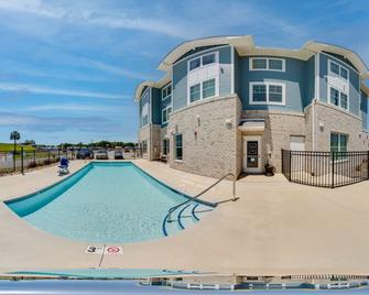 Lighthouse Suites - Best Western Signature Collection - Emerald Isle - Piscina