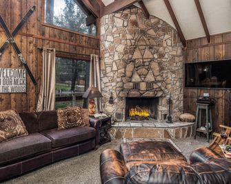 Knott Inn - Ruidoso - Living room