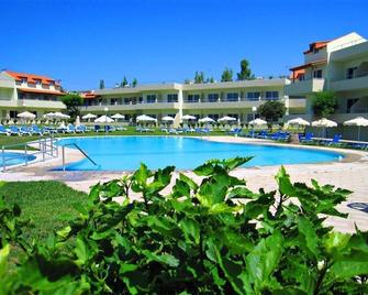 Amira Hotel Rhodes - โรดส์ - สระว่ายน้ำ