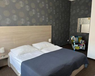 Hotel U Dvou Medvidku - Chomutov - Bedroom