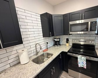 Downtown Jim Thorpe Stay at Charles Albright - Jim Thorpe - Kitchen