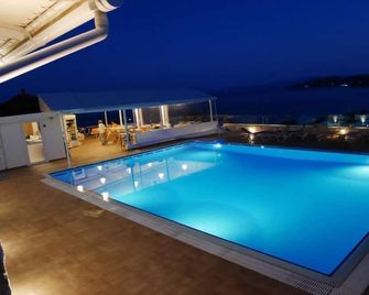 Hotel Rene - Scíathos - Piscina