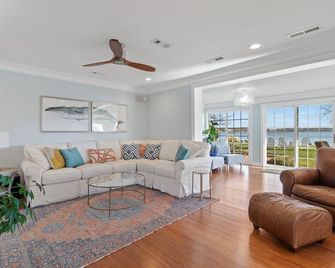 Northern Neck waterfront cottage with stunning views and private dock - Heathsville - Sala de estar