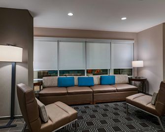 تاون بليس سويتس باي ماريوت سان أنطونيو نورثويست آت ذا ريم - سان انطونيو - غرفة معيشة