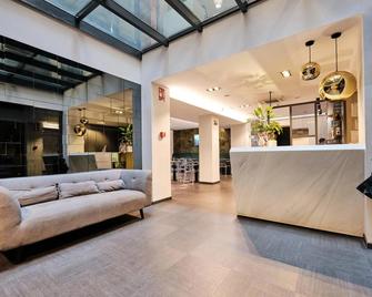 Hotel Lux Santiago - Santiago de Compostela - Lễ tân