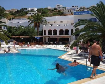 Armadoros Hotel / Ios Backpackers - Ios - Piscina
