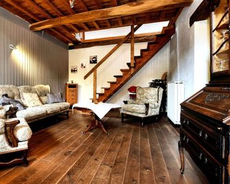 Holiday Home in Rendeux with Terrace - Rendeux - Wohnzimmer