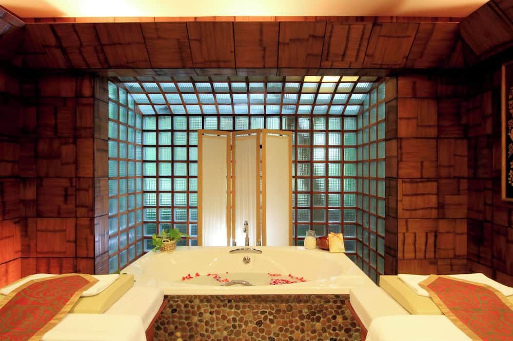 Mom Tri's Villa Royale - Sha Plus - קארון