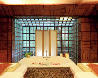 Mom Tri's Villa Royale - Sha Plus - Karon