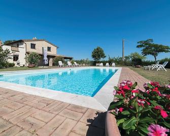 Holiday Home Città Di Castello Pg With A Fireplace 05 - Montone - Bazén