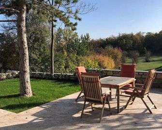 Landhaus Pirk Impressive panorama, peaceful surroundings, comfortable, spacious apartments - Vászoly - Patio