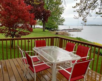Welcome to the Bayside Beauty!\nPrice reduction July 28 - August 6 !! - Fair Haven - Balcony