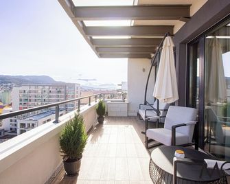 MoHost Penthouse - Mountain View - Large terrace - Top Floor 11th - Braşov - Balcony