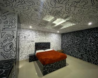 The Regency Hotel - Munnar - Bedroom