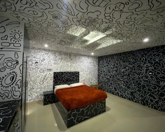 The Regency Hotel - מונאר - חדר שינה