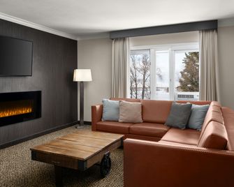 The Lakefront Anchorage - Anchorage - Living room